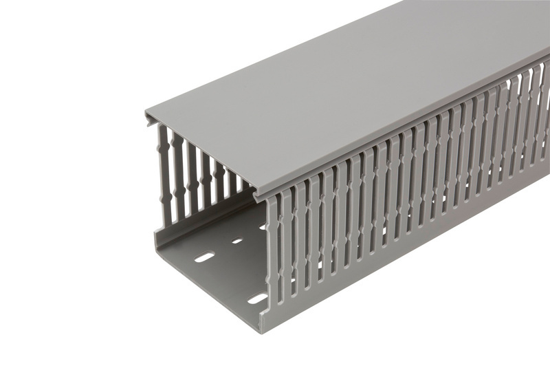 Verdrahtungskanal VKW Standard 100x100 mm mit Sollbruchstellen an den Stegen