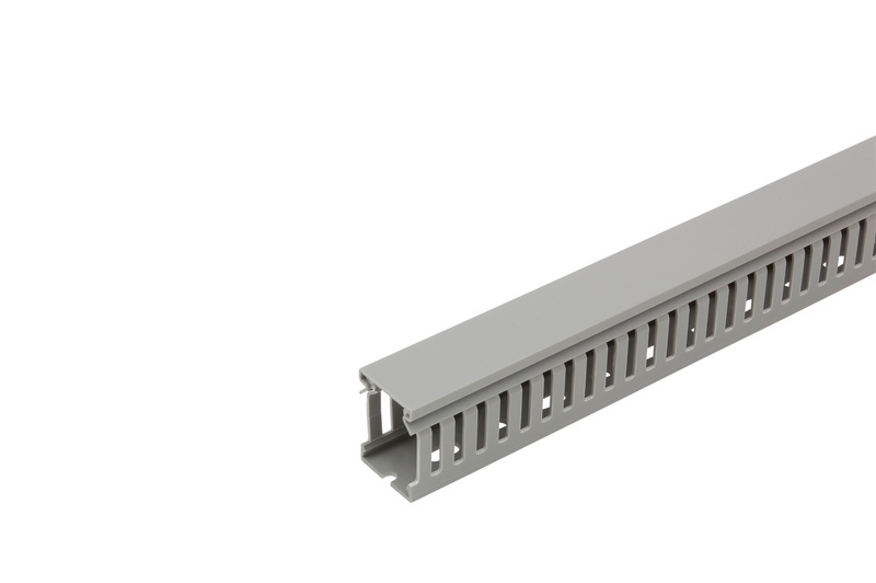 Verdrahtungskanal VKW Standard 40x30 mm mit Sollbruchstellen an den Stegen
