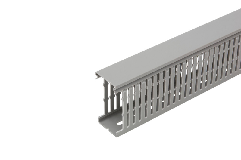 Verdrahtungskanal VKW Standard 80x40 mm mit Sollbruchstellen an den Stegen