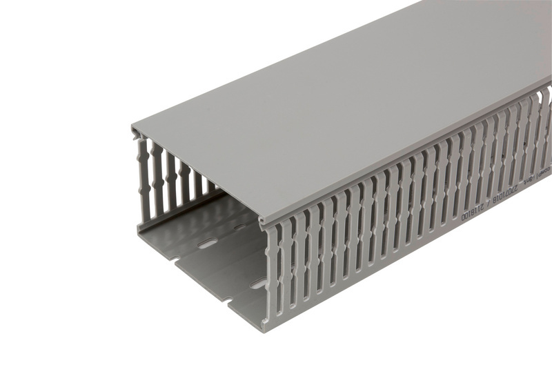 Verdrahtungskanal VKW Standard 80x120 mm mit Sollbruchstellen an den Stegen