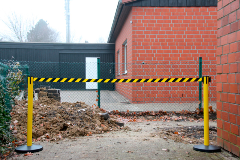 Absperrpfosten mit Gurtauszug 4 m