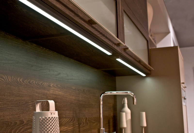 LED-Unterbauprofil UBP-1-Set zum Anschrauben/Anclipsen