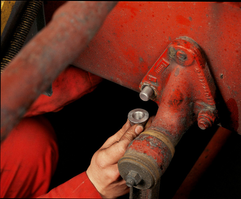 Rippschraube Sechskantkopf mit Flansch M 16 x 45