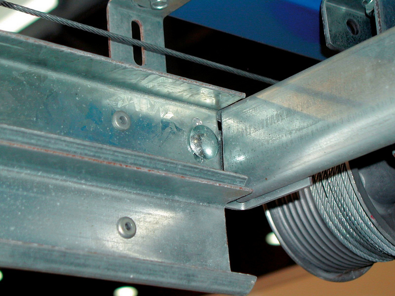 Flachrundschraube mit Vierkantansatz und Mutter M8 x 25